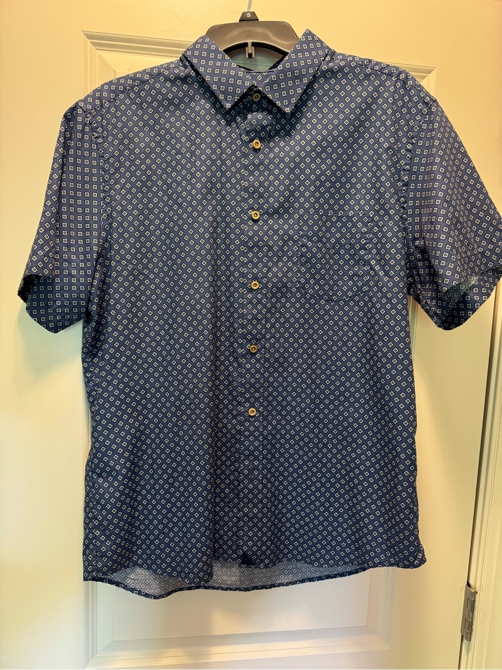 Men’s unTUCKit dress shirt
